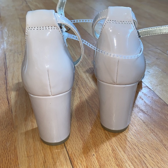 Bandolino Nude Chunky Heel Patent Leather Strappy Sandals - Picture 4 of 5